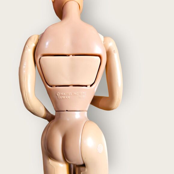 (2) Vtg Barbies with Button on back - Picture 5 of 8